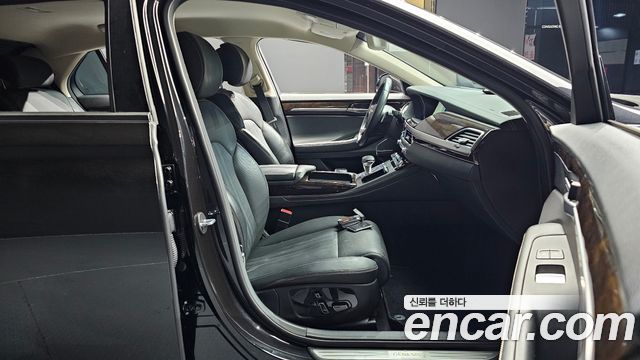 Genesis G90 2019 — photo 10