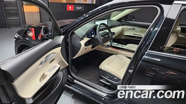 Genesis GV70 2023 — photo 11