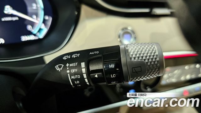 Genesis GV70 2023 — photo 16