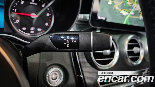 Mercedes-Benz C-Class 2019 — photo 9