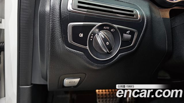 Mercedes-Benz C-Class 2019 — photo 14