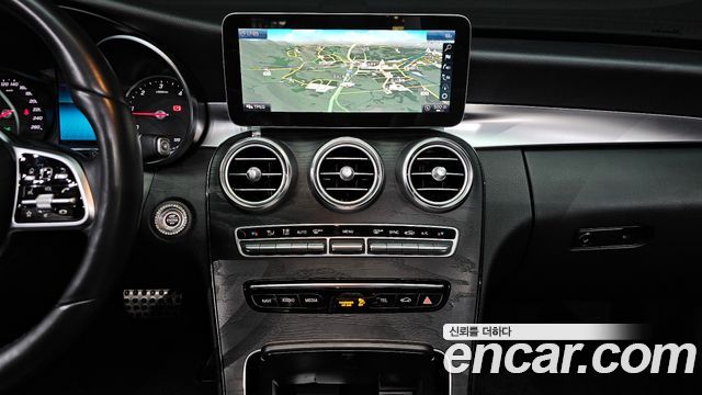 Mercedes-Benz C-Class 2019 — photo 16