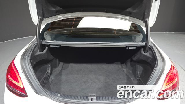 Mercedes-Benz C-Class 2019 — photo 20
