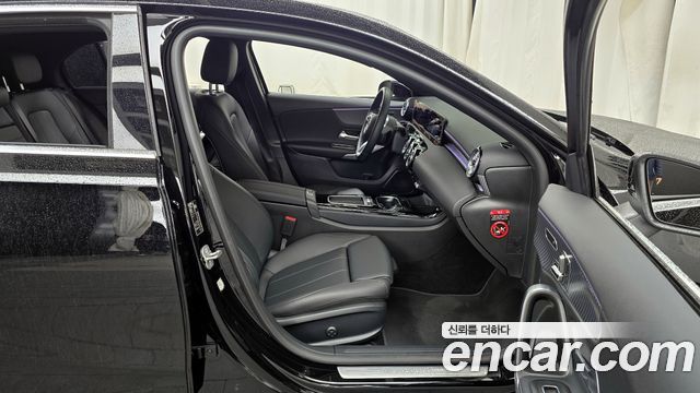 Mercedes-Benz A-Class 2025 — photo 11