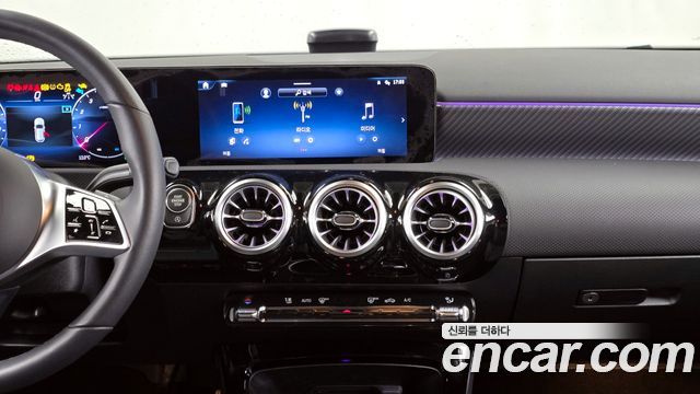 Mercedes-Benz A-Class 2025 — photo 14
