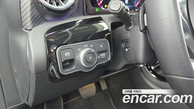 Mercedes-Benz A-Class 2025 — photo 17