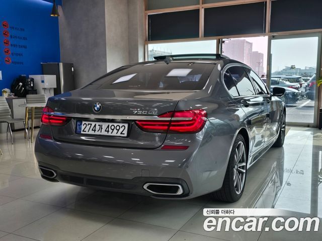 BMW 7-Series 2017 — photo 7
