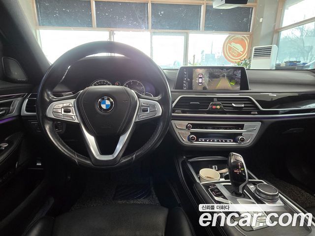 BMW 7-Series 2017 — photo 11