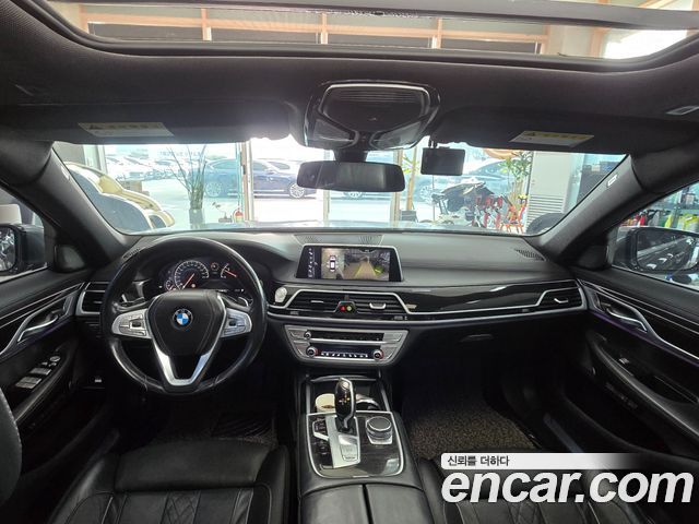 BMW 7-Series 2017 — photo 12