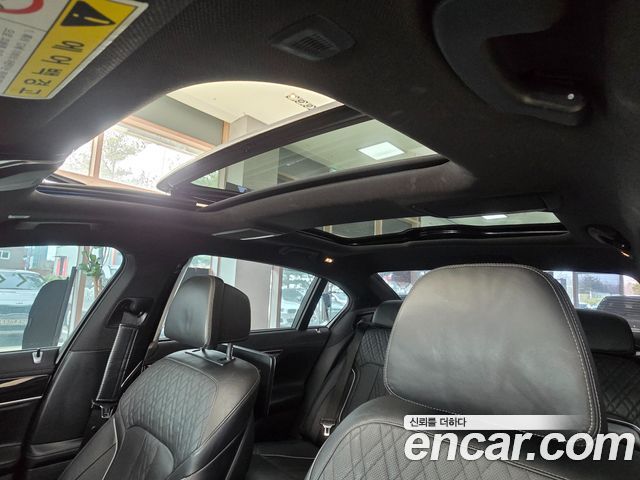 BMW 7-Series 2017 — photo 13