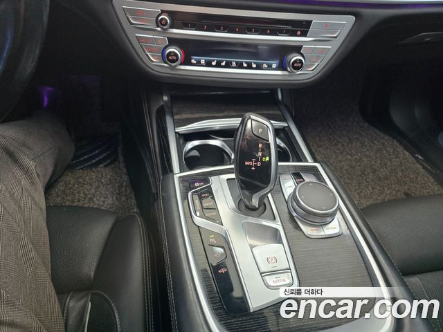 BMW 7-Series 2017 — photo 17