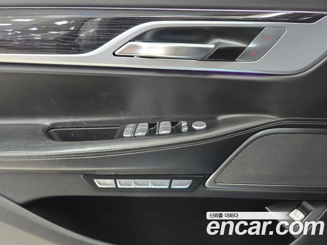 BMW 7-Series 2017 — photo 19