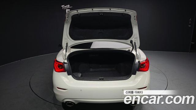 Infiniti Q50 2016 — photo 20