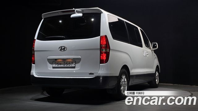 Hyundai Starex 2011 — photo 2