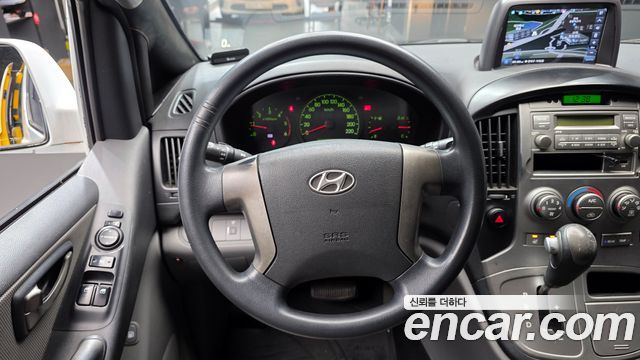 Hyundai Starex 2011 — photo 13