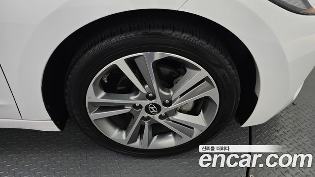 Hyundai AVANTE 2018 — photo 5