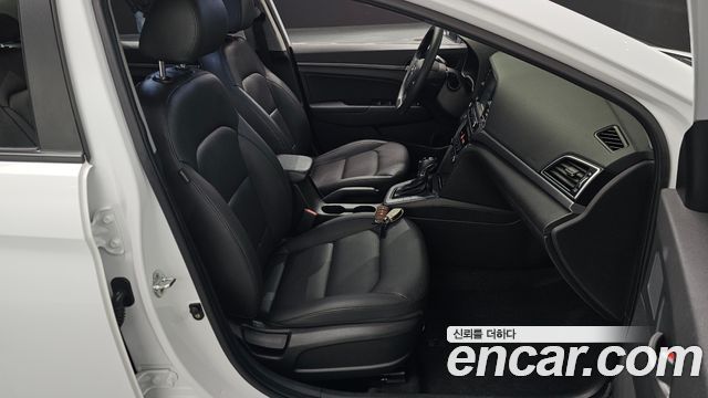Hyundai AVANTE 2018 — photo 10