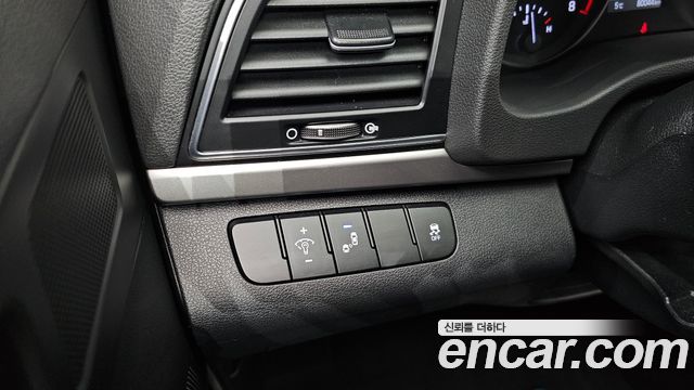 Hyundai AVANTE 2018 — photo 13