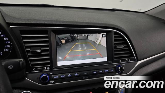 Hyundai AVANTE 2018 — photo 14