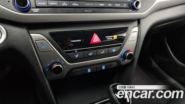 Hyundai AVANTE 2018 — photo 17