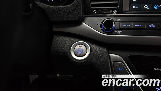 Hyundai AVANTE 2018 — photo 18