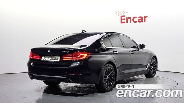 BMW 5-Series 2018 — photo 2