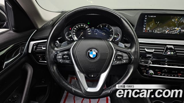 BMW 5-Series 2018 — photo 12