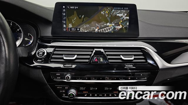 BMW 5-Series 2018 — photo 14