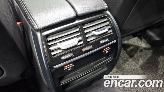 BMW 5-Series 2018 — photo 17