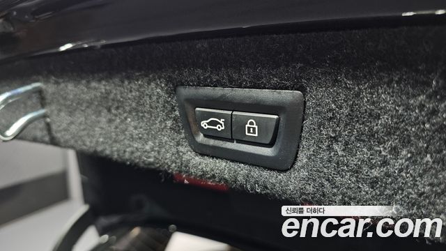 BMW 5-Series 2018 — photo 20
