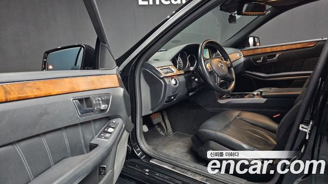 Mercedes-Benz E-Class 2014 — photo 10