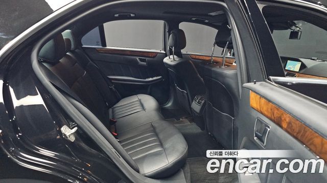 Mercedes-Benz E-Class 2014 — photo 12