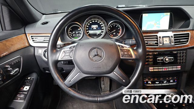 Mercedes-Benz E-Class 2014 — photo 13