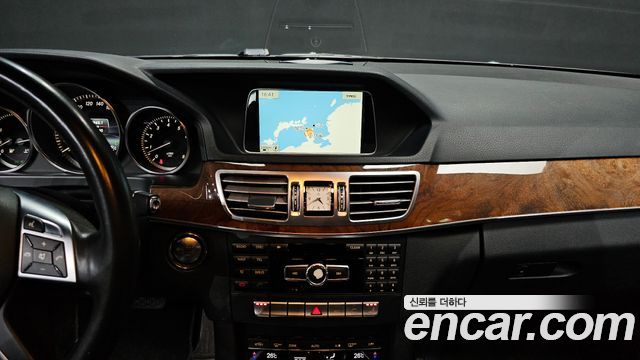 Mercedes-Benz E-Class 2014 — photo 14