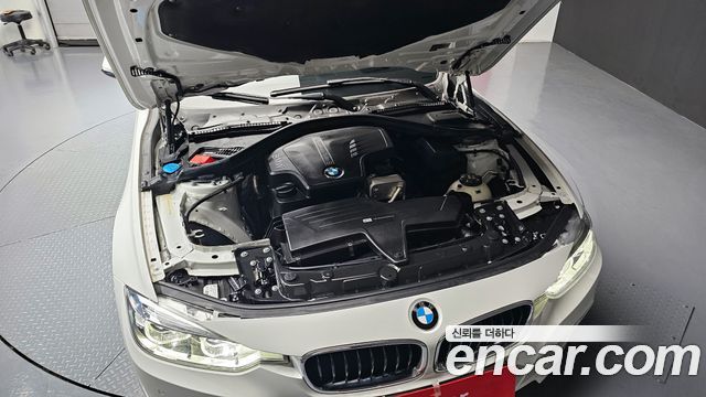 BMW 3-Series 2018 — photo 6