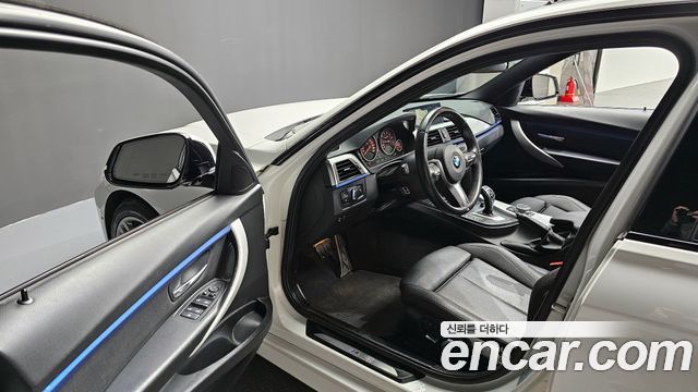 BMW 3-Series 2018 — photo 10