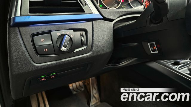 BMW 3-Series 2018 — photo 14