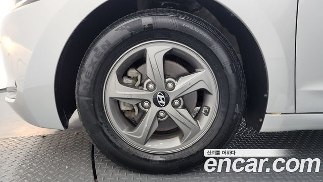 Hyundai AVANTE 2017 — photo 5
