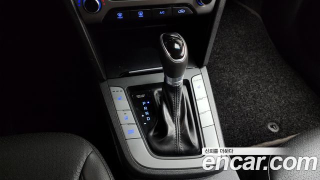 Hyundai AVANTE 2017 — photo 9