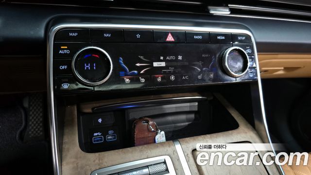 Genesis GV80 2020 — photo 17