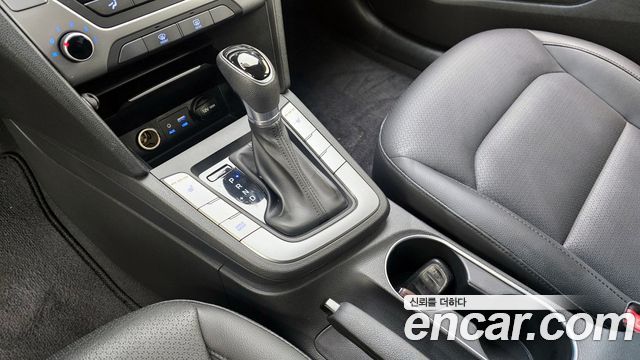 Hyundai AVANTE 2018 — photo 9