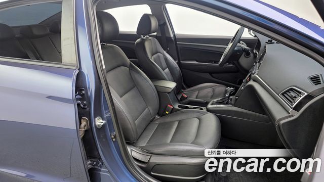 Hyundai AVANTE 2018 — photo 10