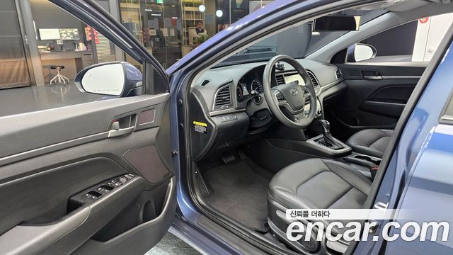 Hyundai AVANTE 2018 — photo 11