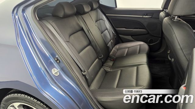 Hyundai AVANTE 2018 — photo 12
