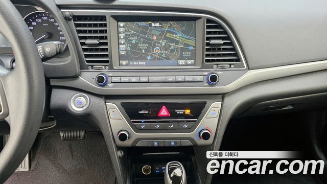 Hyundai AVANTE 2018 — photo 16