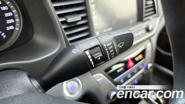 Hyundai AVANTE 2018 — photo 19