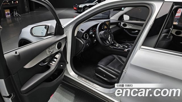 Mercedes-Benz GLC-Class 2017 — photo 11