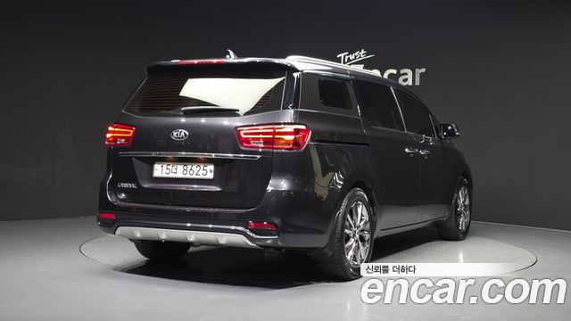 Kia Canival 2019 — photo 2
