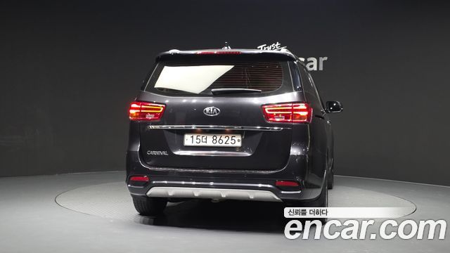Kia Canival 2019 — photo 4