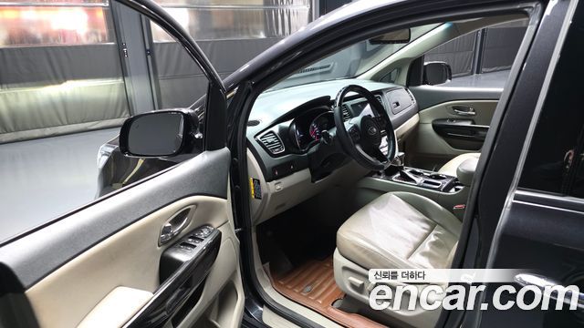 Kia Canival 2019 — photo 10